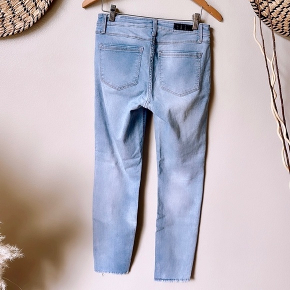Kenneth Cole Light Wash Jess Skinny Jeans Size 2 - Picture 5 of 6